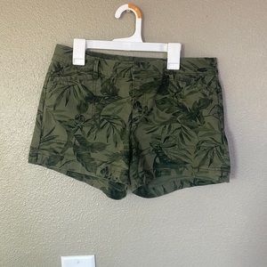 Old Navy tropical leaf print shorts size 4